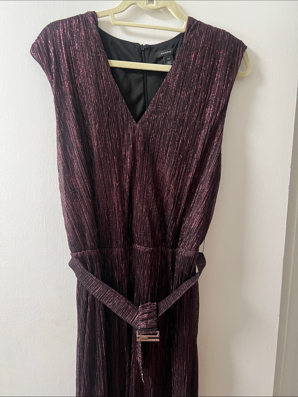 Halogen Sleeveless V-Neck Metallic Wide-Leg Jumpsuit - Fuschia pink